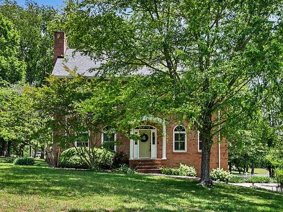 3rd image of 930 Doe Run Ct