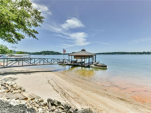 2nd image of 190 Walker Point