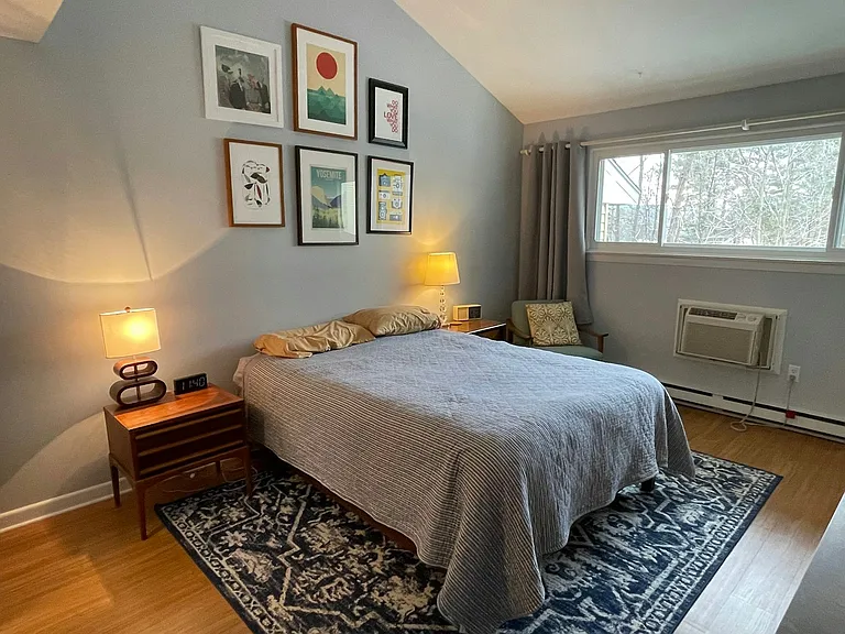 Room for a kingsize bed .