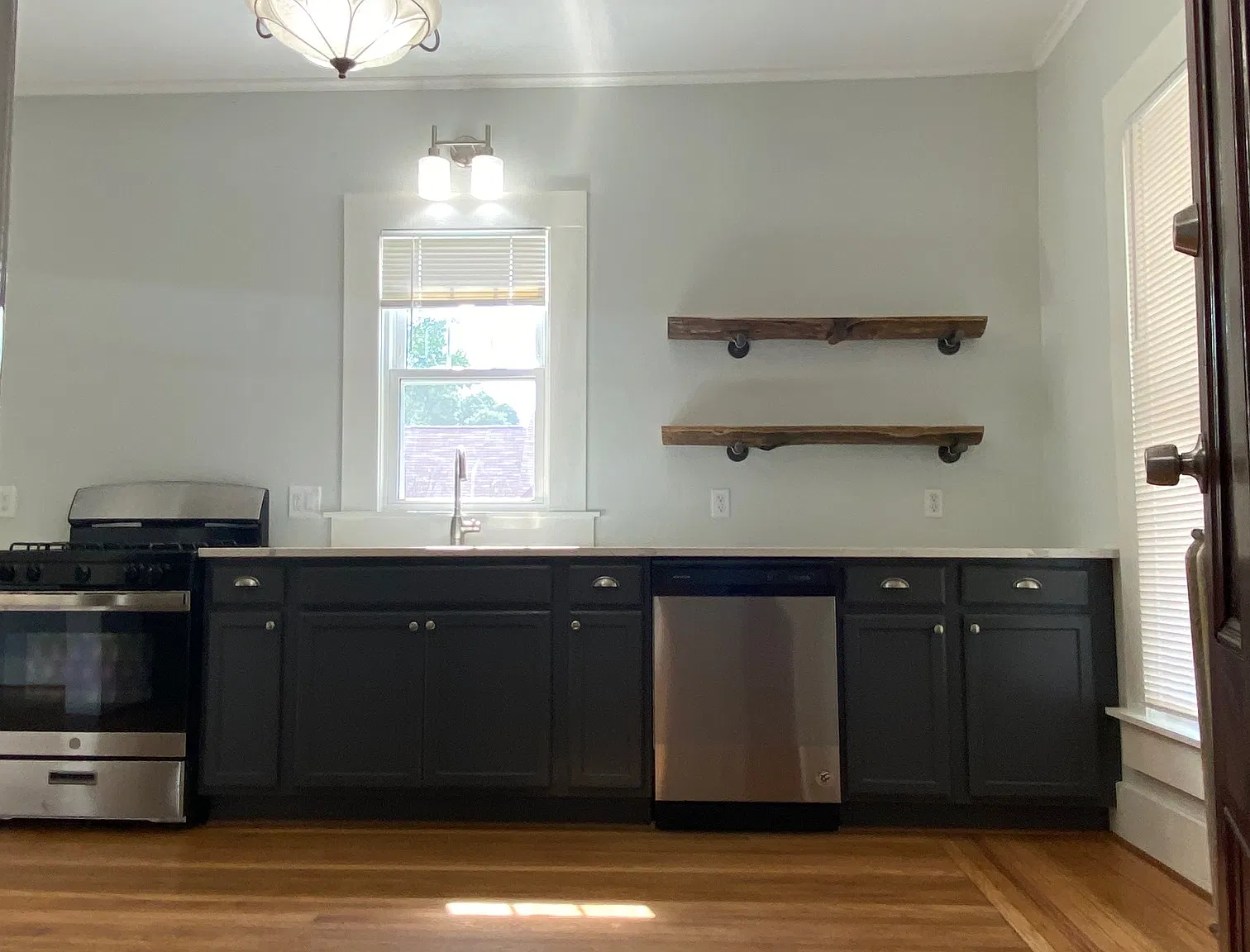 2 bed, 1026 sqft, $1,600 — Photo 4
