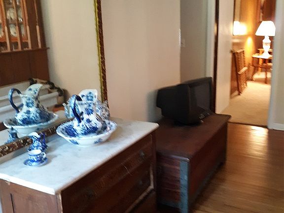 3rd image of 1119 Holly Ave