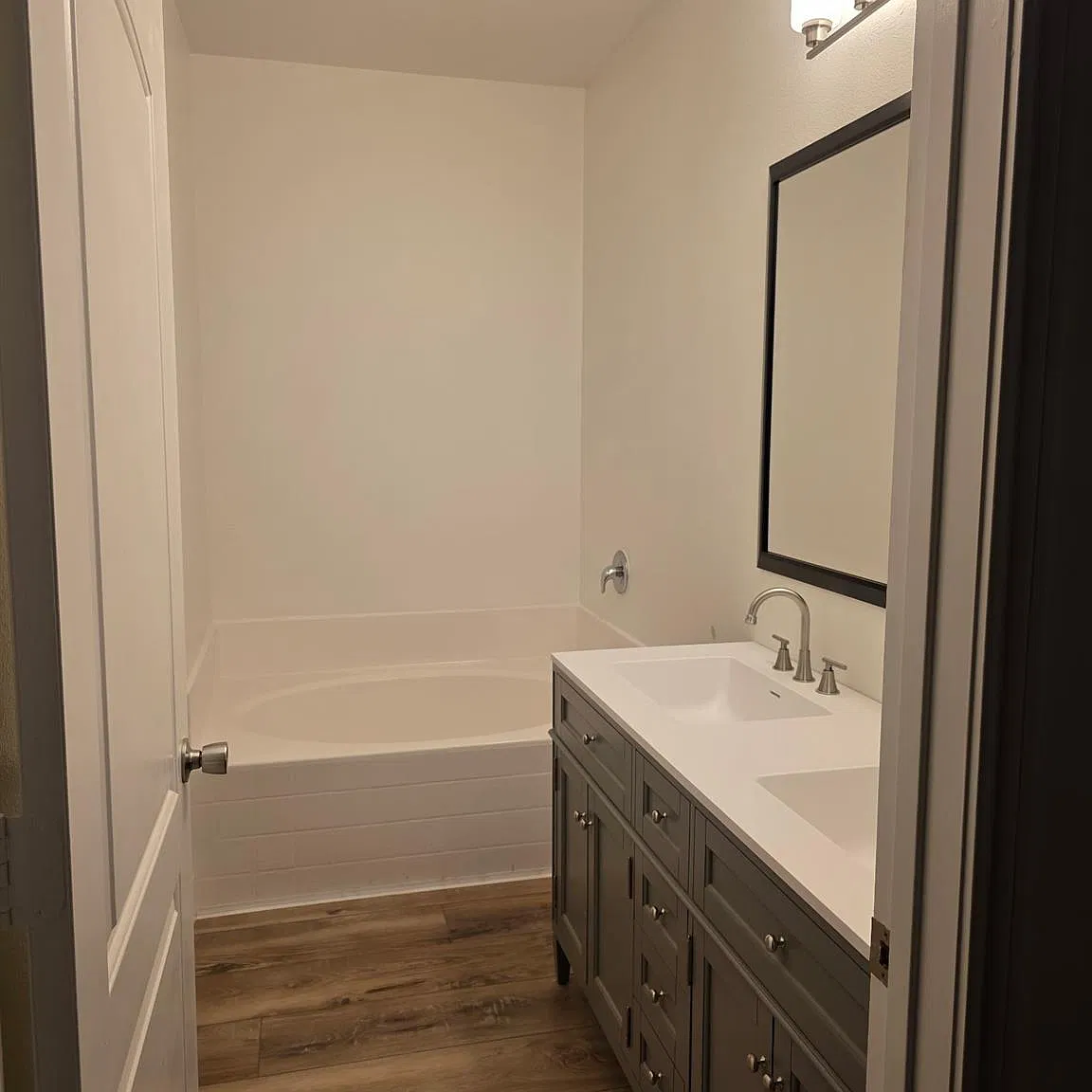 3 bed, 2.0 bath, 1596 sqft, $2,200 — Photo 4