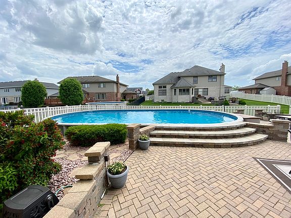 4th image of 8731 Moss Ct