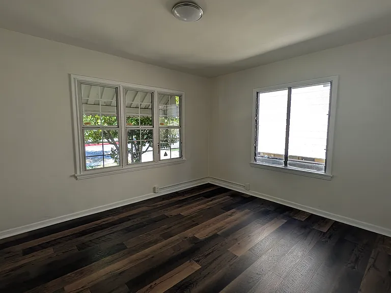 606 Milford St — Photo 6