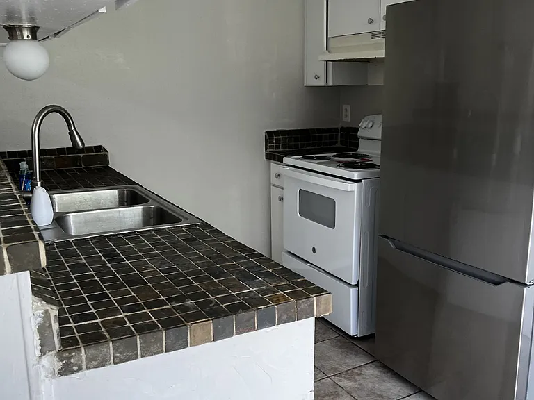 2306 Fairhill St — Photo 6