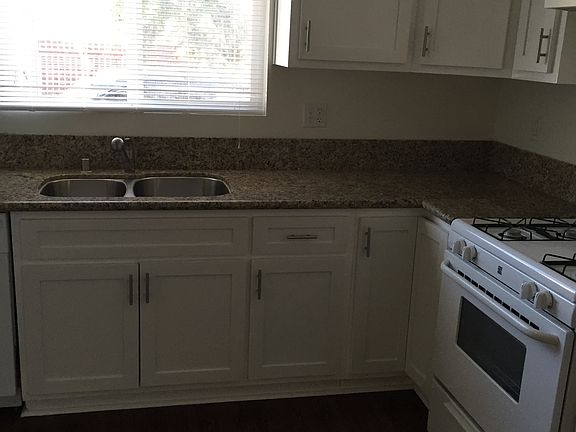 3rd image of 1129 W Gage Ave