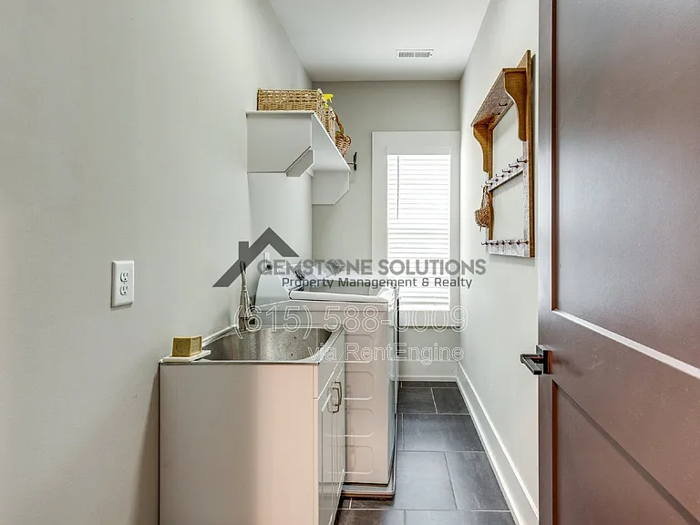 704 W End Cir — Photo 31