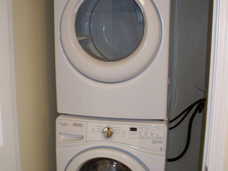 2nd image of 115 Saint James Pl