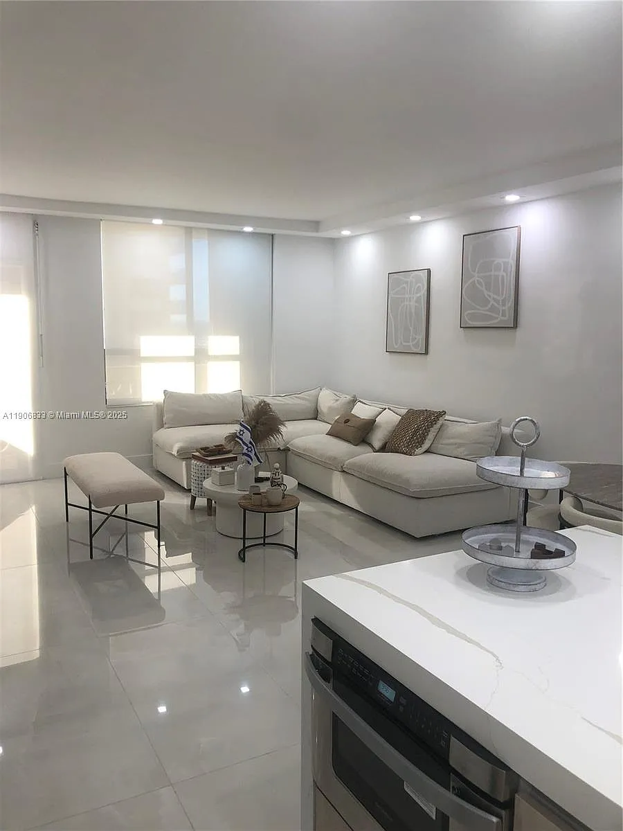 Building Photo - 10185 Collins Ave #1510