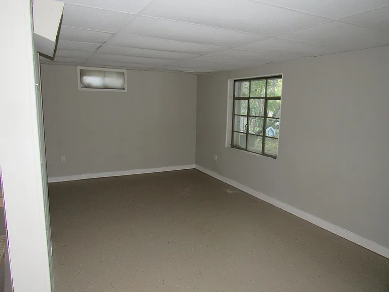 1065 Howe Ave — Photo 15