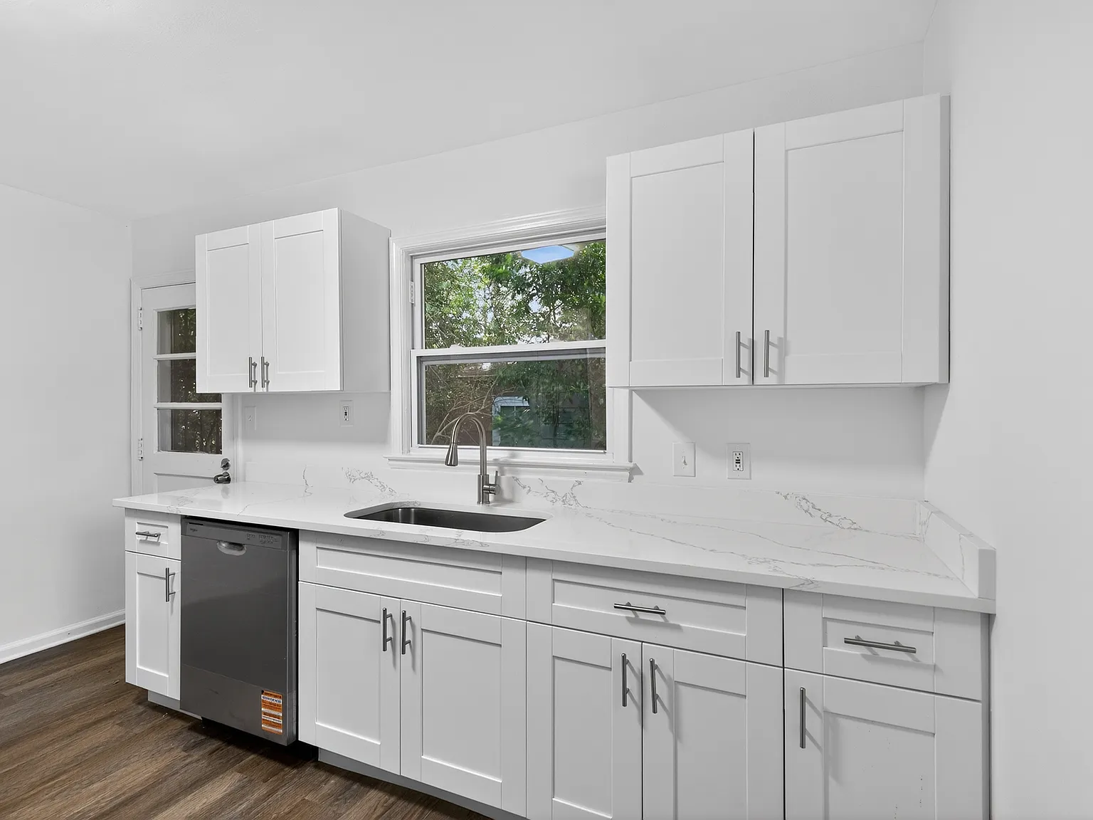 2 bed, 870 sqft, $1,440 — Photo 3