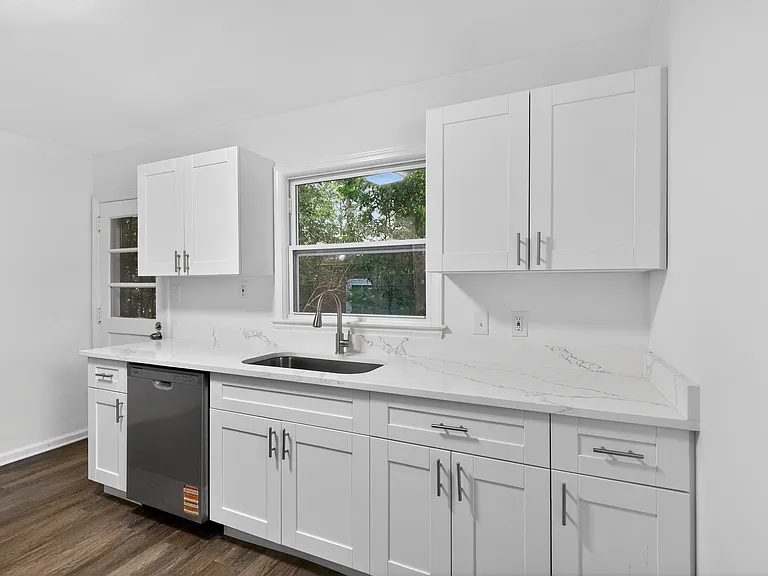 2036 McPherson Dr — Photo 3