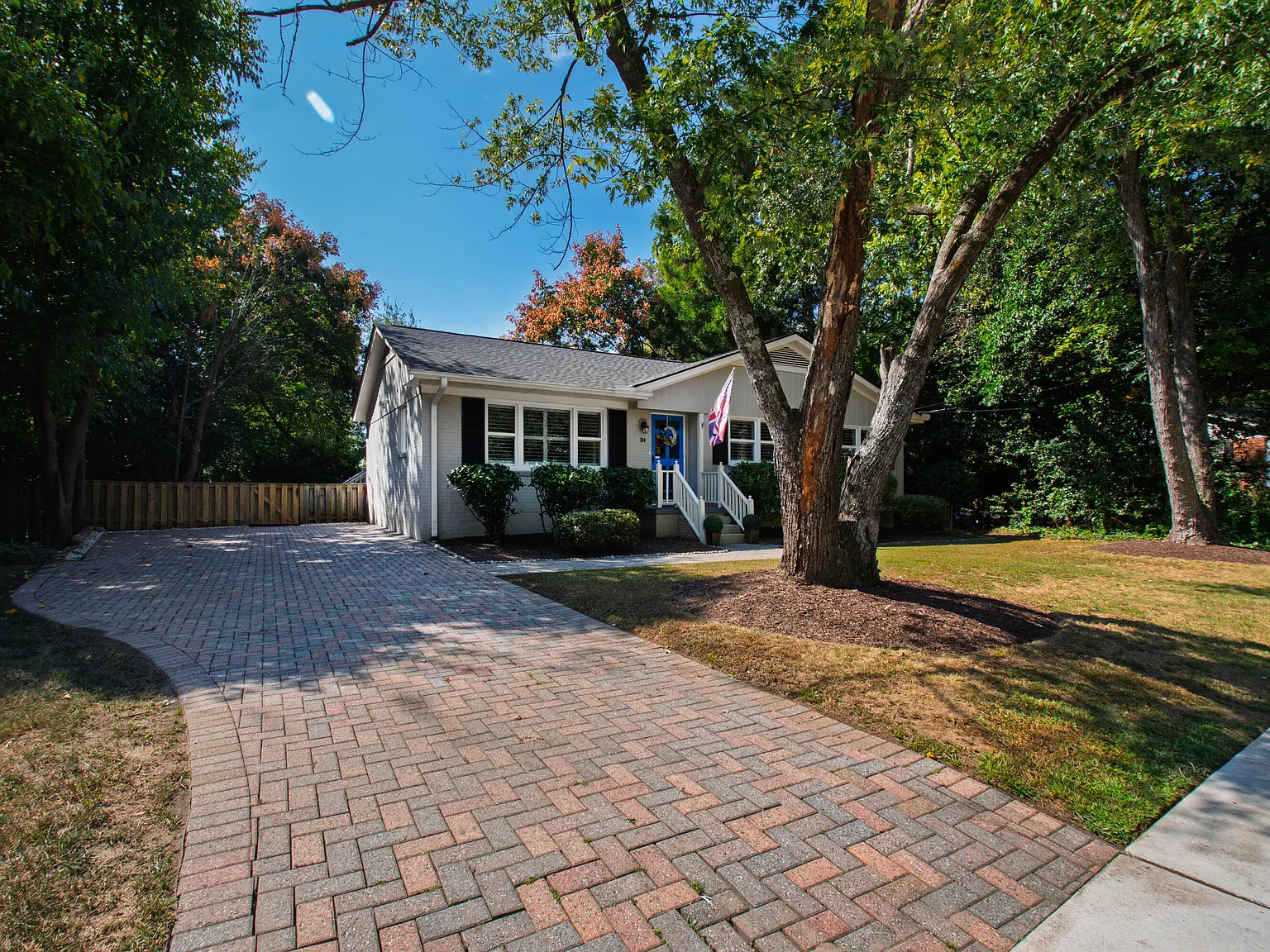 4 bed, 2.5 bath, 2129 sqft, $3,750 — Photo 4