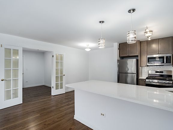 5th image of 900 W Fullerton Ave APT 4J