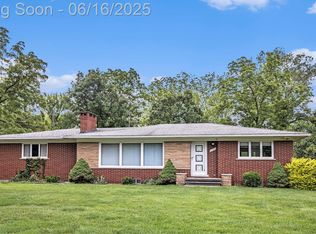 21556 Thorofare Rd, Grosse Ile, MI 48138