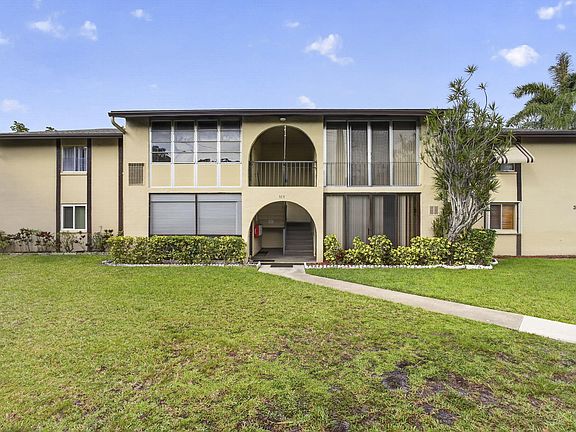 4th image of 315 Pine Ridge Circle #D-1