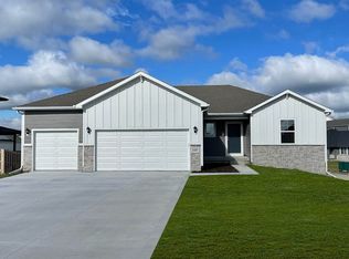 680 N 11th Cir, Springfield, NE 68059