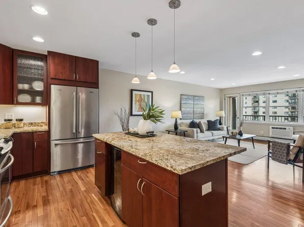 3150 Excelsior Blvd APT 401, Minneapolis, MN 55416