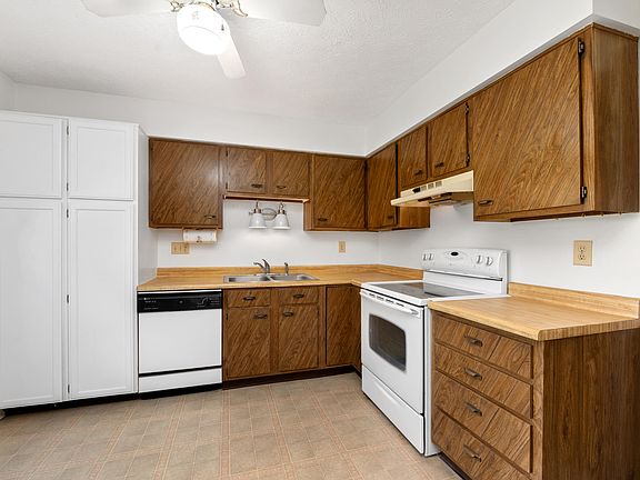 3rd image of 6184 Strawberry Ln