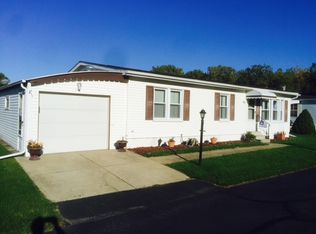 35 Parkside Cir, Cheektowaga, NY 14227