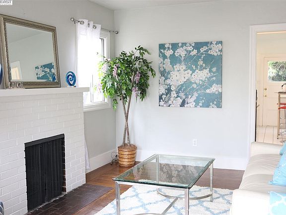 5th image of 3907 Laguna Ave
