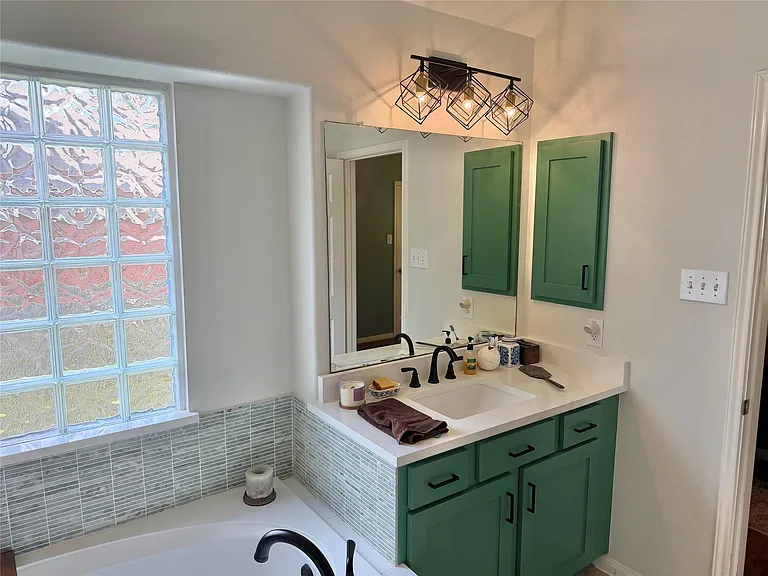 1907 Tavish Ln — Photo 16