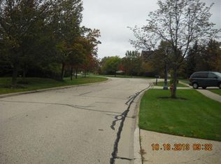 14545 S Somerset Cir, Libertyville, IL