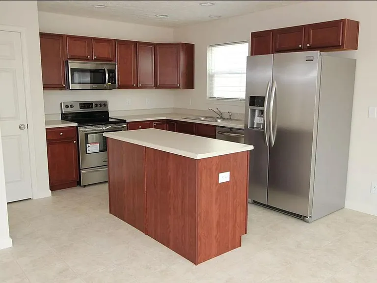2425 Cushing Dr — Photo 4