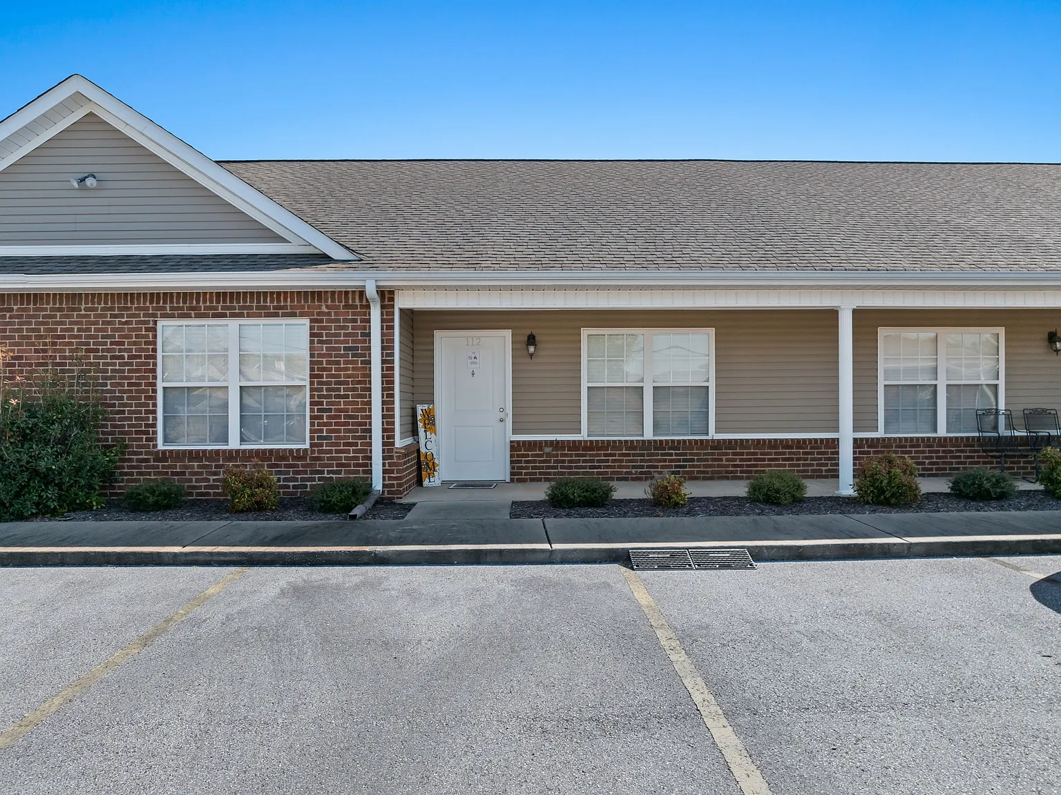 2 bed, 1250 sqft, $1,100 — Photo 1