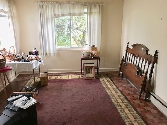 5th image of 228 E Elmwood Ave