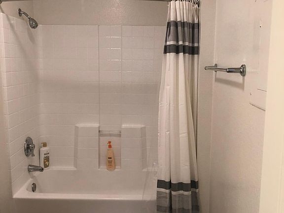 3rd image of 801 W F St