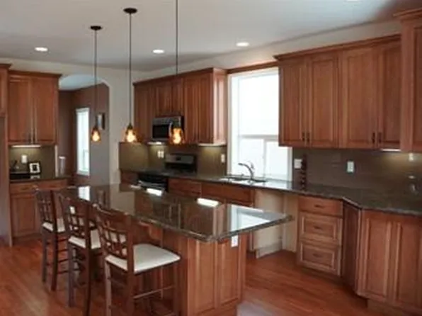 810 5th Ave NW #2, Issaquah, WA 98027