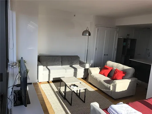 Rented by R New York | media 12