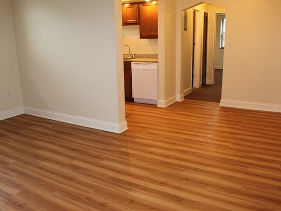 5th image of 29 Cedar Blvd APT 10