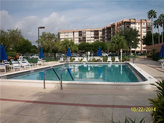 3rd image of 1300 Saint Charles Pl APT 411