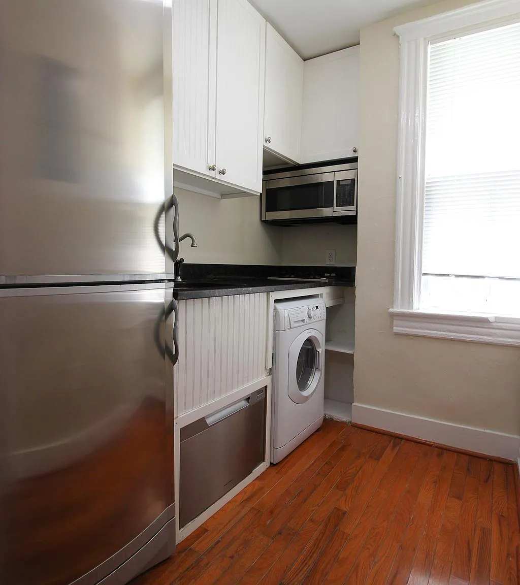1 bed, 387 sqft, $2,700 — Photo 3