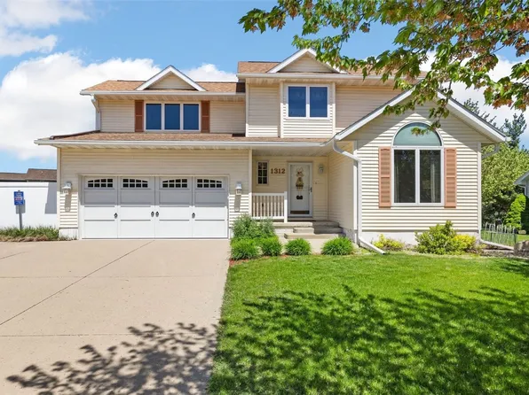 1312 Prairieview Dr NE, Cedar Rapids, IA 52402