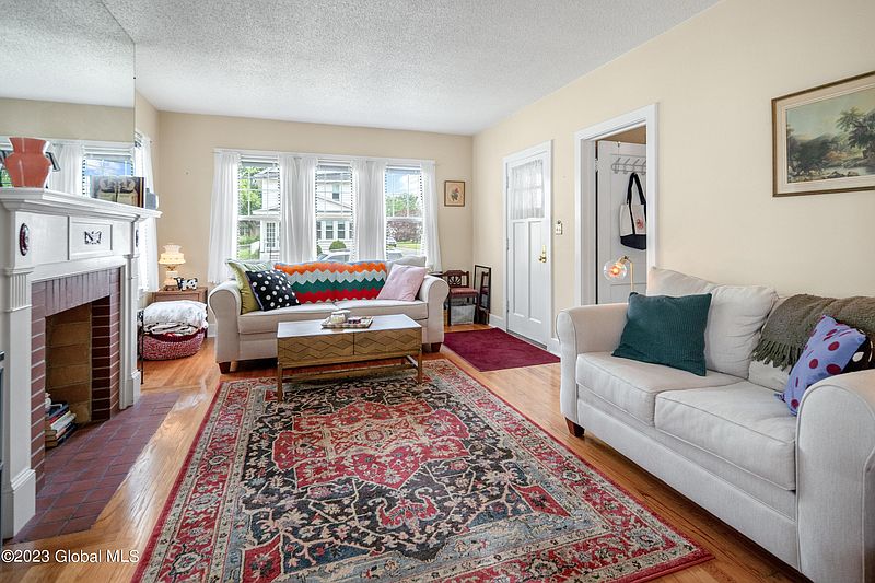 3rd image of 45 Meadowlawn Avenue