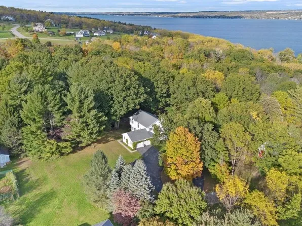 5040 Foster Rd, Canandaigua, NY 14424