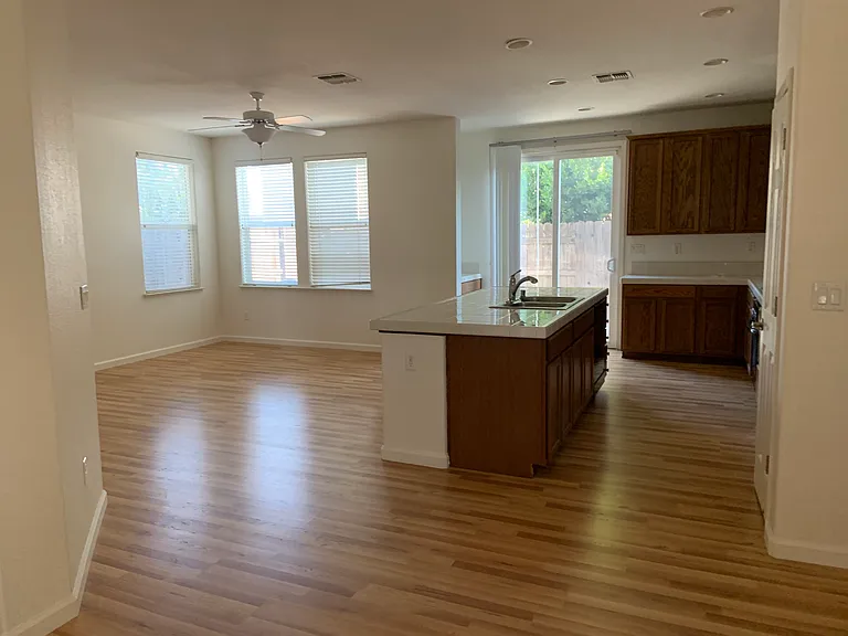 1742 Mammoth Way — Photo 4