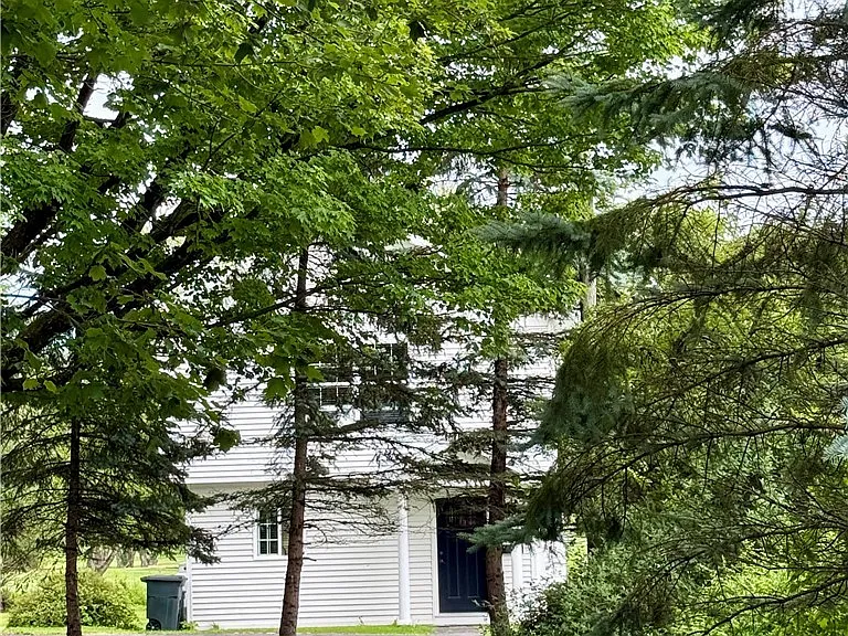 55 University Ave — Photo 2