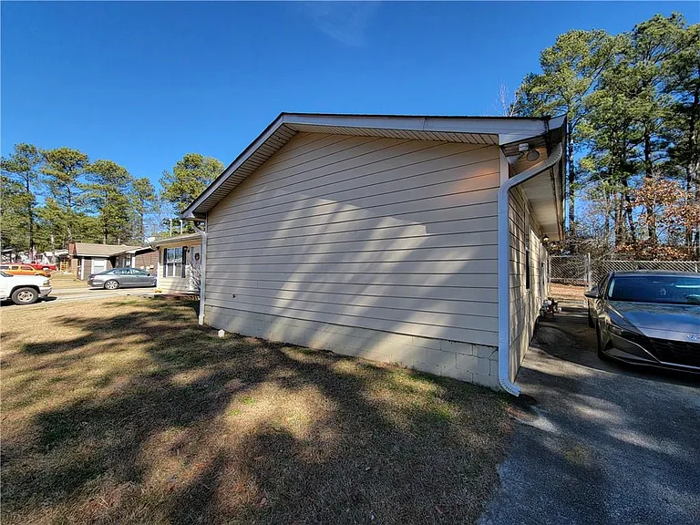 9169 Bent Pine Ct NE — Photo 2