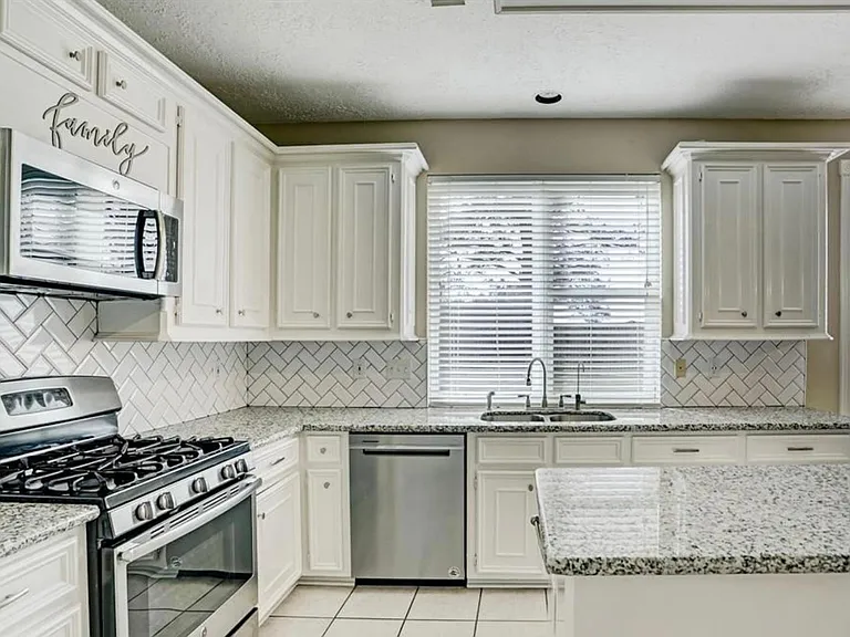 23247 Diamond Knoll Ct — Photo 9