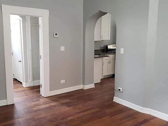 3rd image of 2147 W Armitage Ave APT 1R