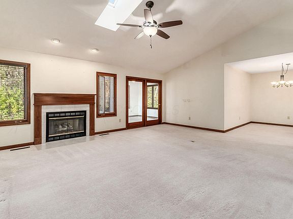 3rd image of 4999 Birch Grove Dr