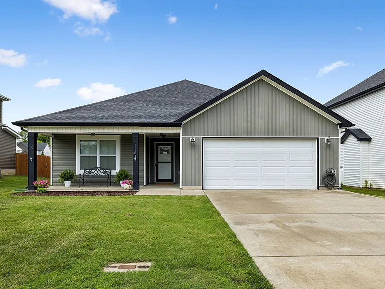 1151 Eagles Bluff Dr — Photo 1
