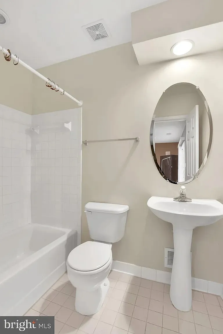4 bed, 4.5 bath, 2753 sqft, $3,500 — Photo 3