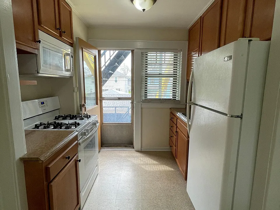 1060 Kenmore Ave #5