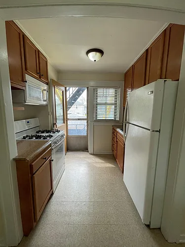 1060 Kenmore Ave #5 Photo 1