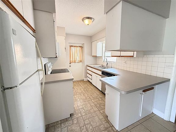 5th image of 3842 Hawkeye Cir
